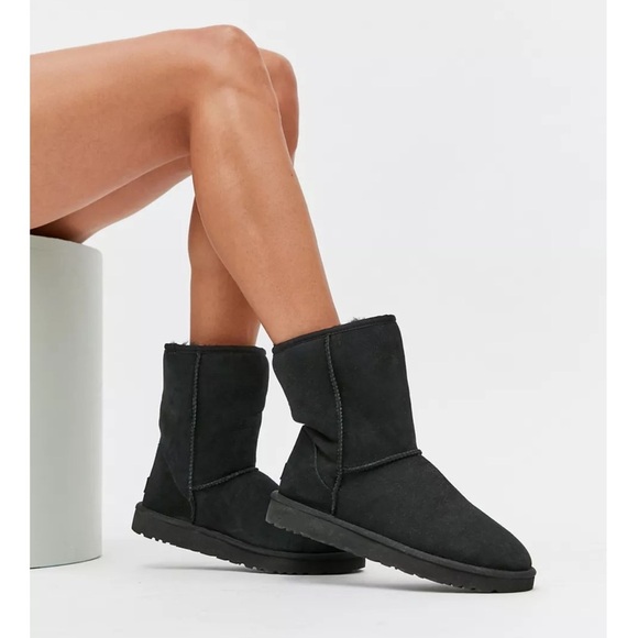 UGG Shoes - Women's UGG Classic Short II Sheepskin Boots 1016223 - Black Sz 6 EUC Warm Cute